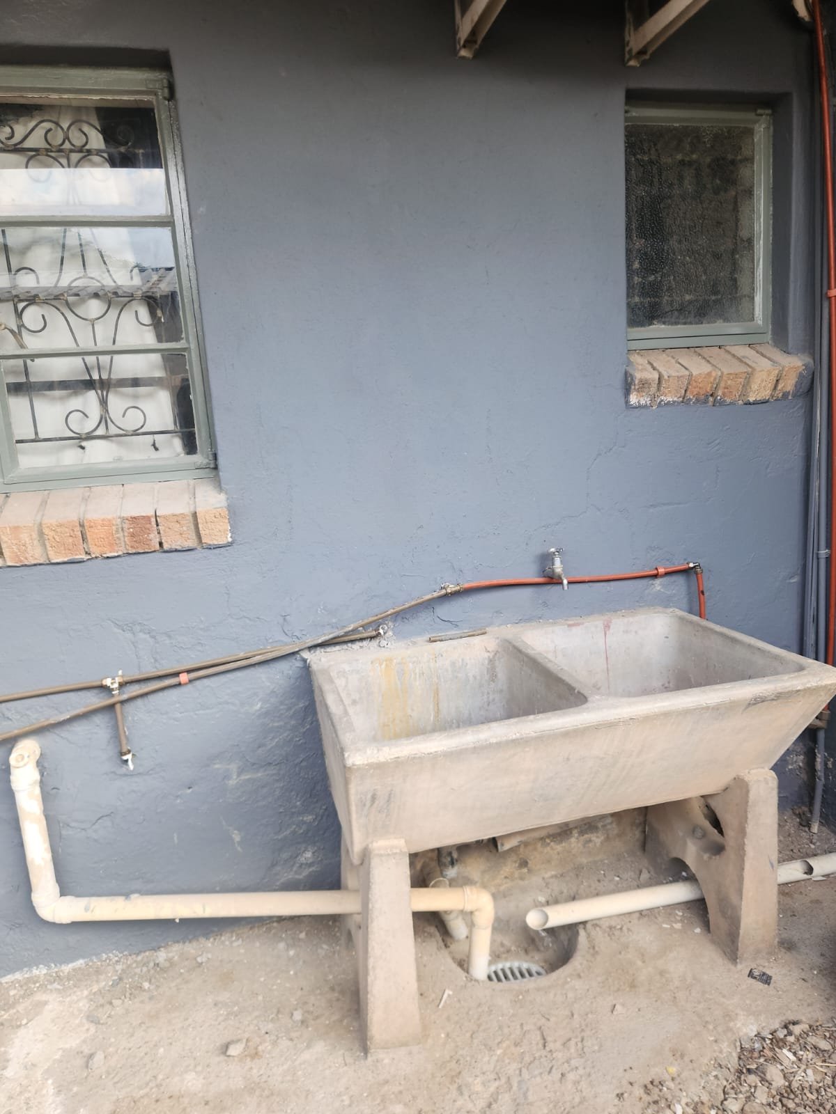 Braam side sink