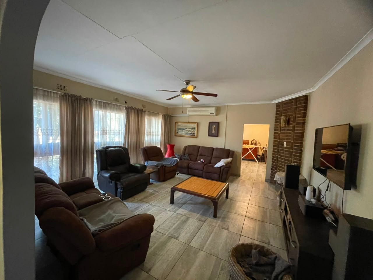 5 Rietbok TV Room