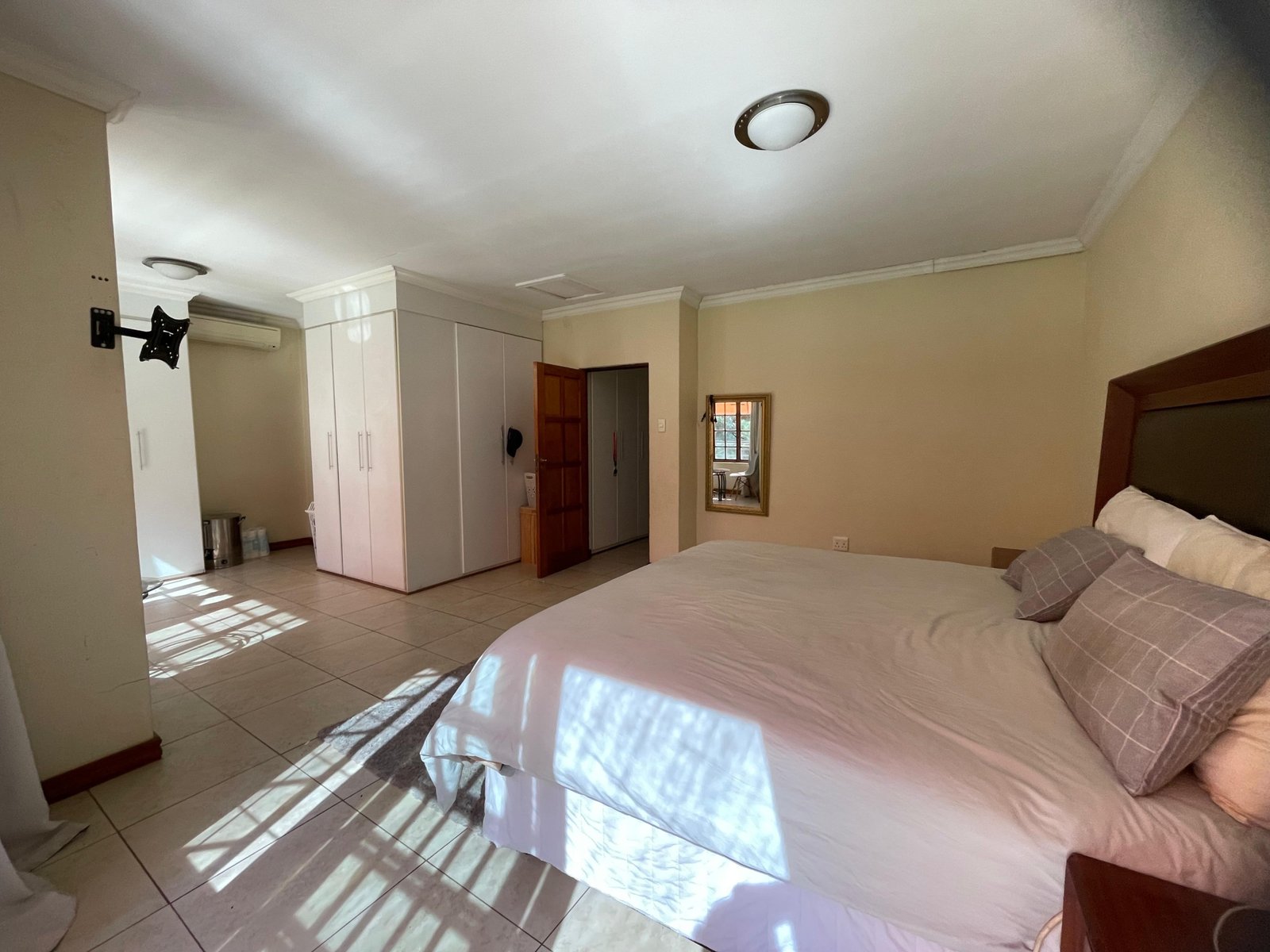 Silver palms masterbed