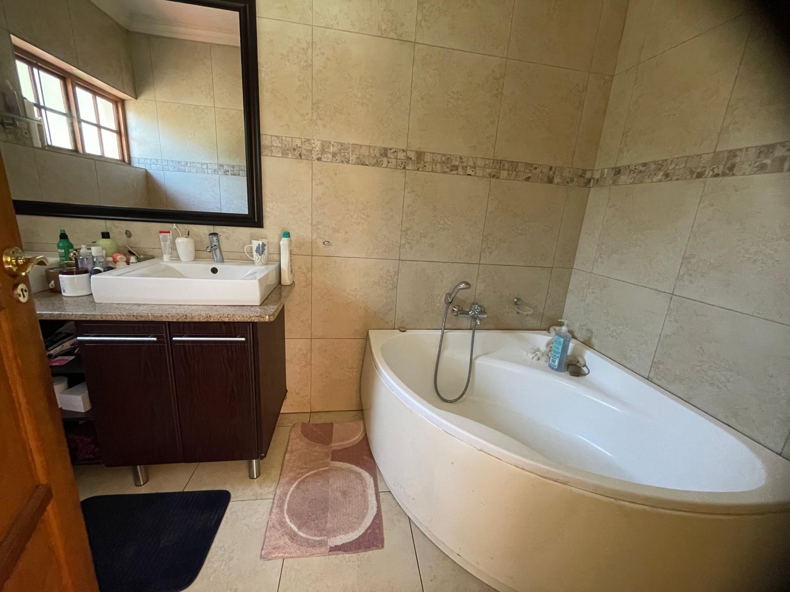 Silver palms tub